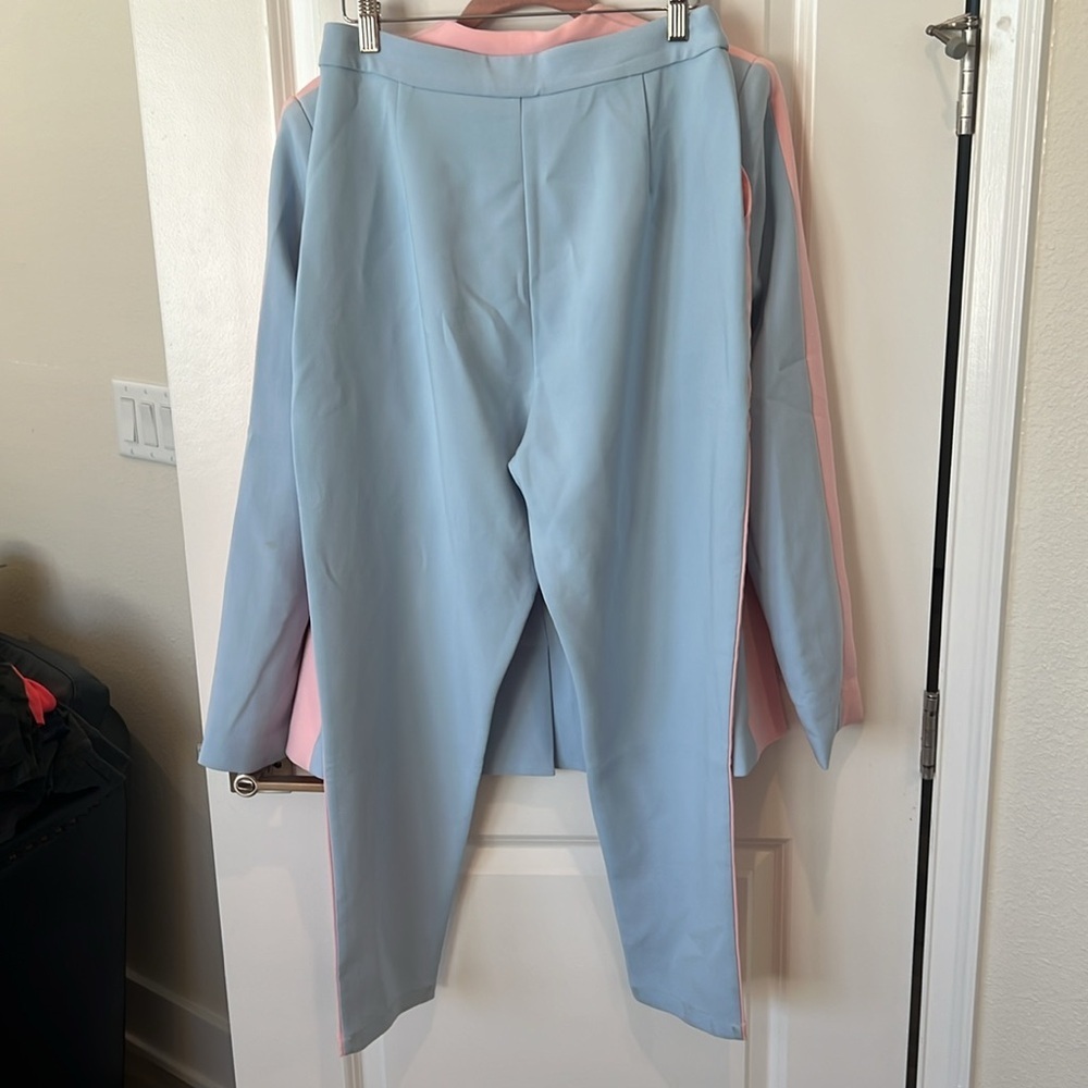 THE BRAND LABEL Pant Suit - Picture 11 of 15